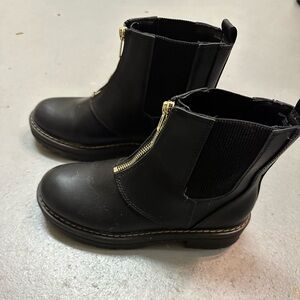 Kids size 4 black boots with zipper worn once for Halloween